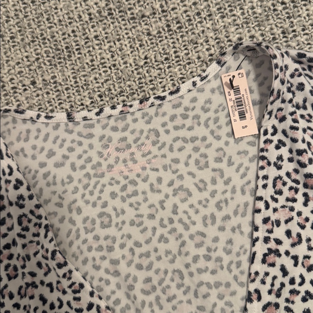 Victoria’s Secret Leopard Print Lightweight Cardigan Top Size Small NWT - Picture 2 of 5